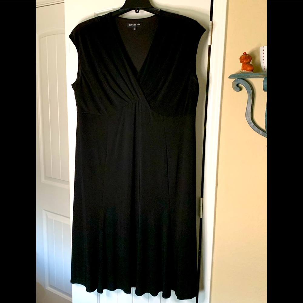 Beautiful black dress by Jones New York in a size 22W.
